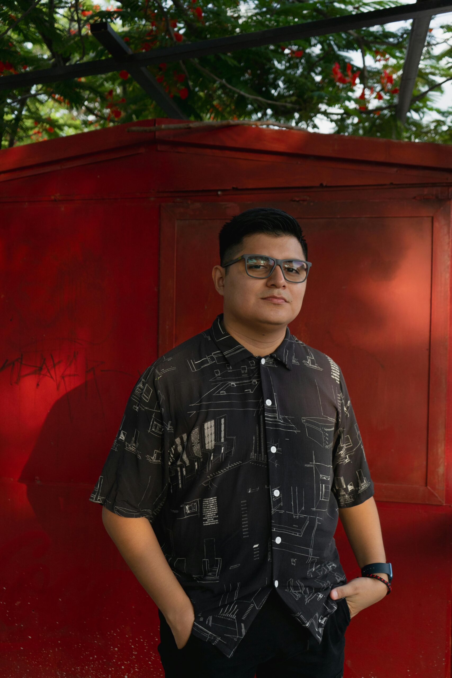 Free stock photo of camisa, hombre, lentes